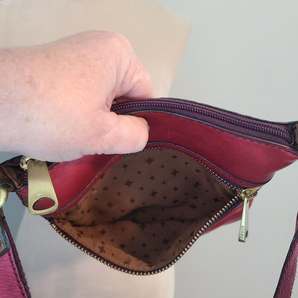 Red Fossil Mini Explorer Crossbody Messenger Purse Leather Bag Travel Normcore - Picture 7 of 9